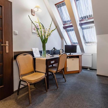 Hotel Pod Kasztanami ลูบลิน ภายนอก รูปภาพ