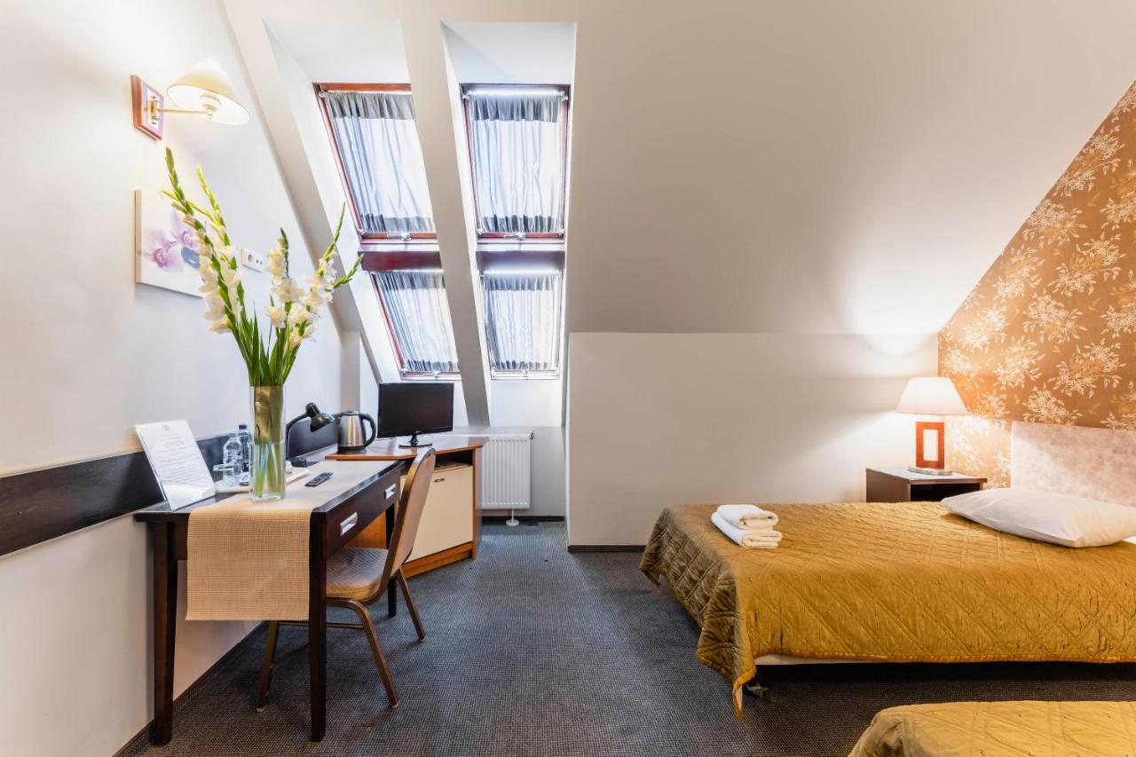 Hotel Pod Kasztanami ลูบลิน ภายนอก รูปภาพ