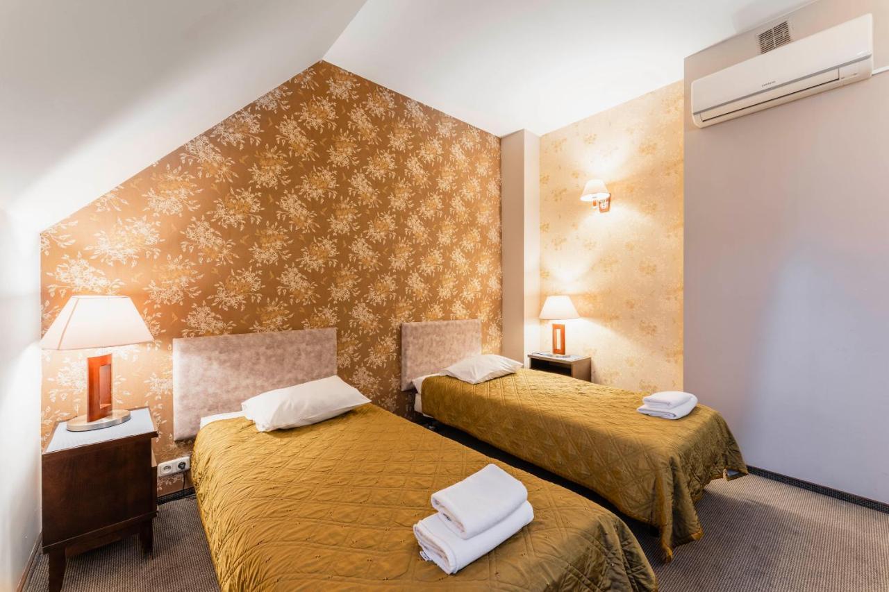 Hotel Pod Kasztanami ลูบลิน ภายนอก รูปภาพ