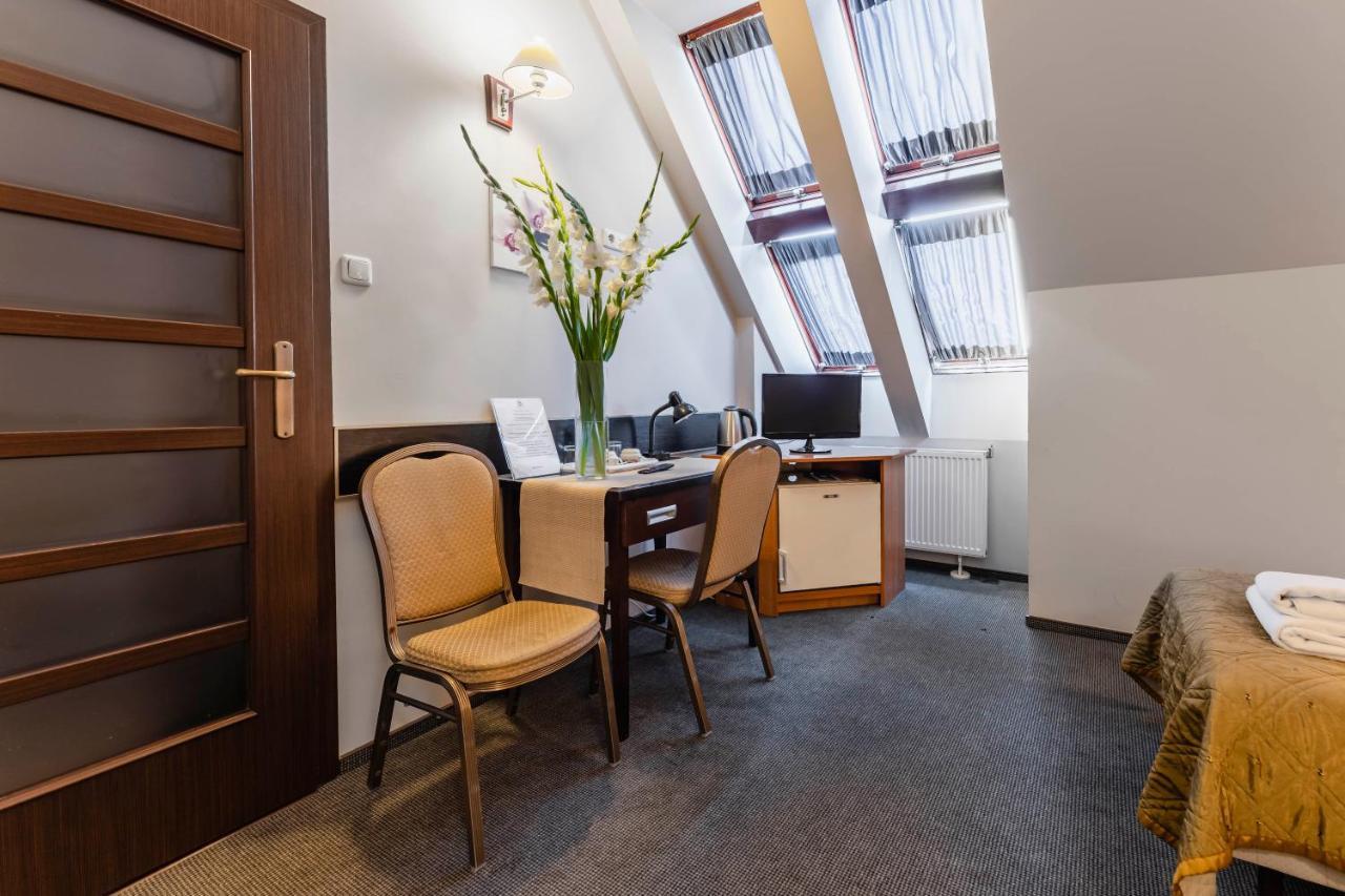 Hotel Pod Kasztanami ลูบลิน ภายนอก รูปภาพ