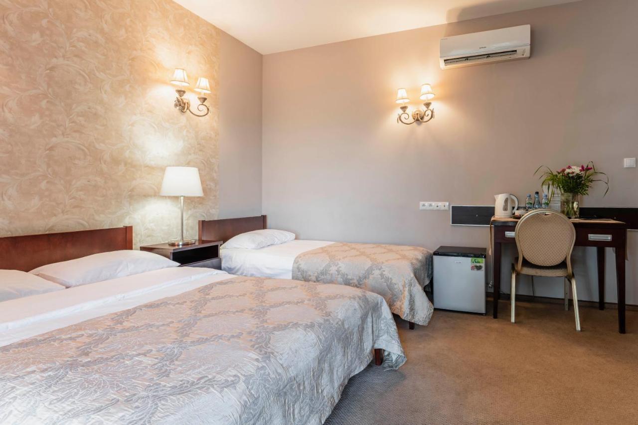 Hotel Pod Kasztanami ลูบลิน ภายนอก รูปภาพ