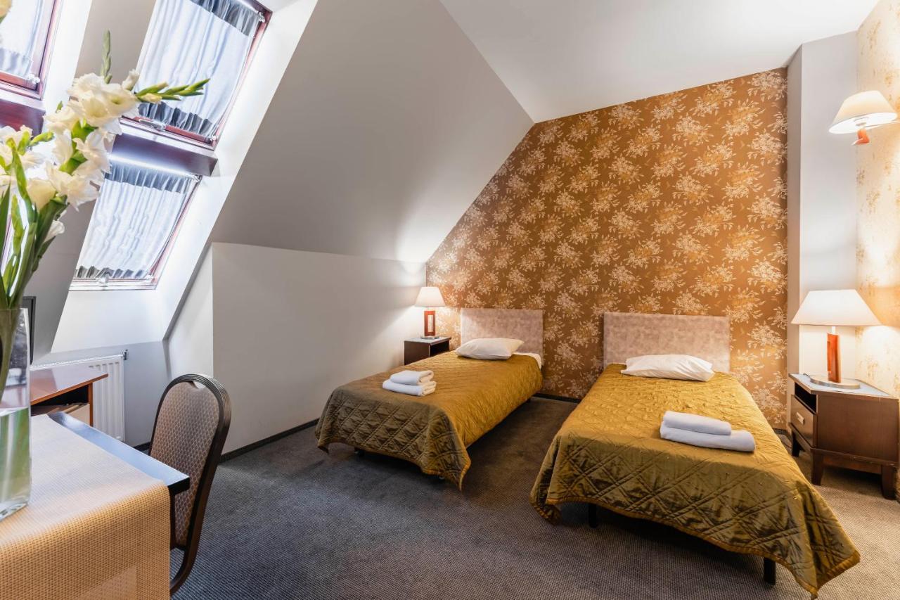 Hotel Pod Kasztanami ลูบลิน ภายนอก รูปภาพ