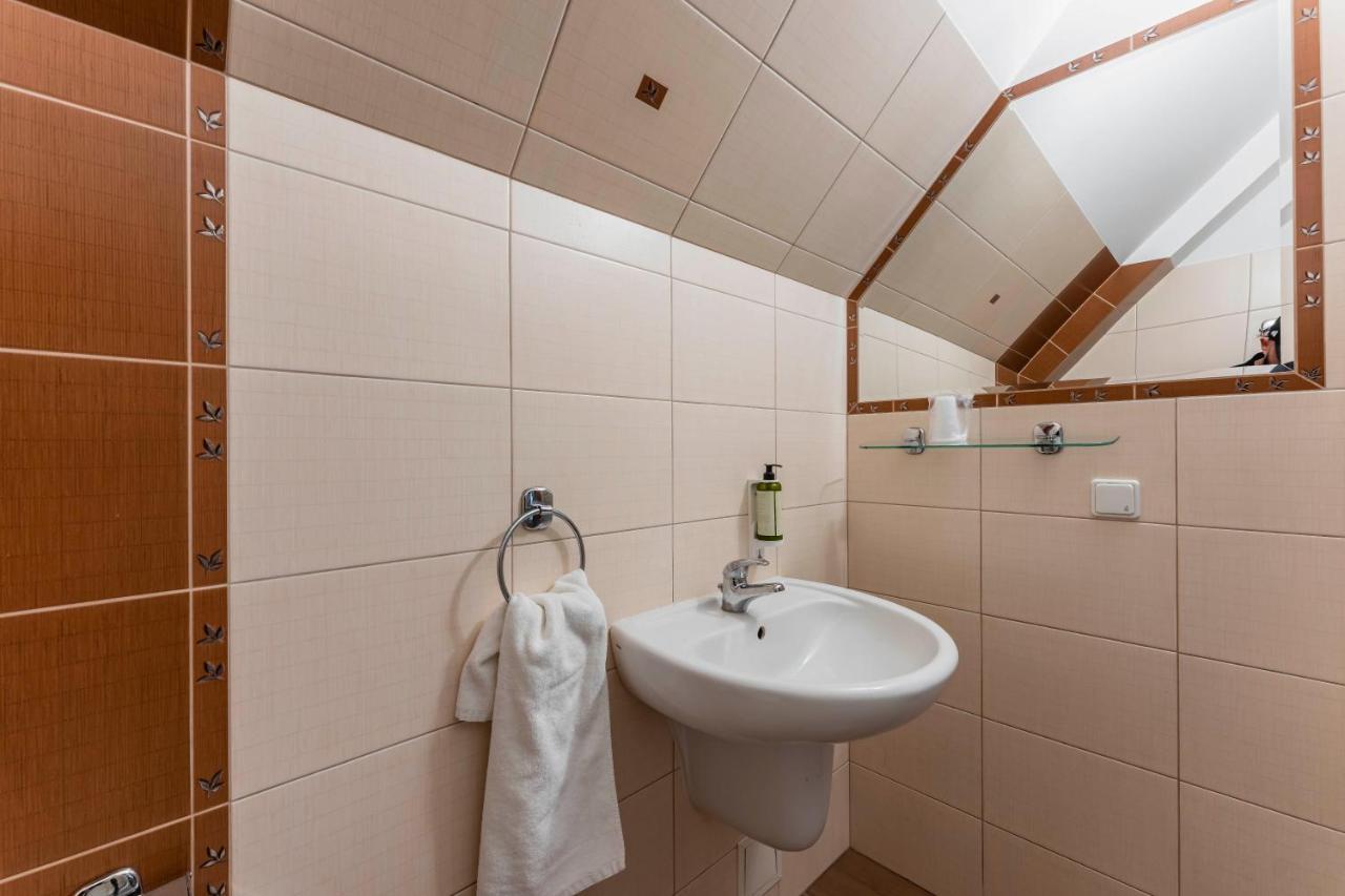 Hotel Pod Kasztanami ลูบลิน ภายนอก รูปภาพ