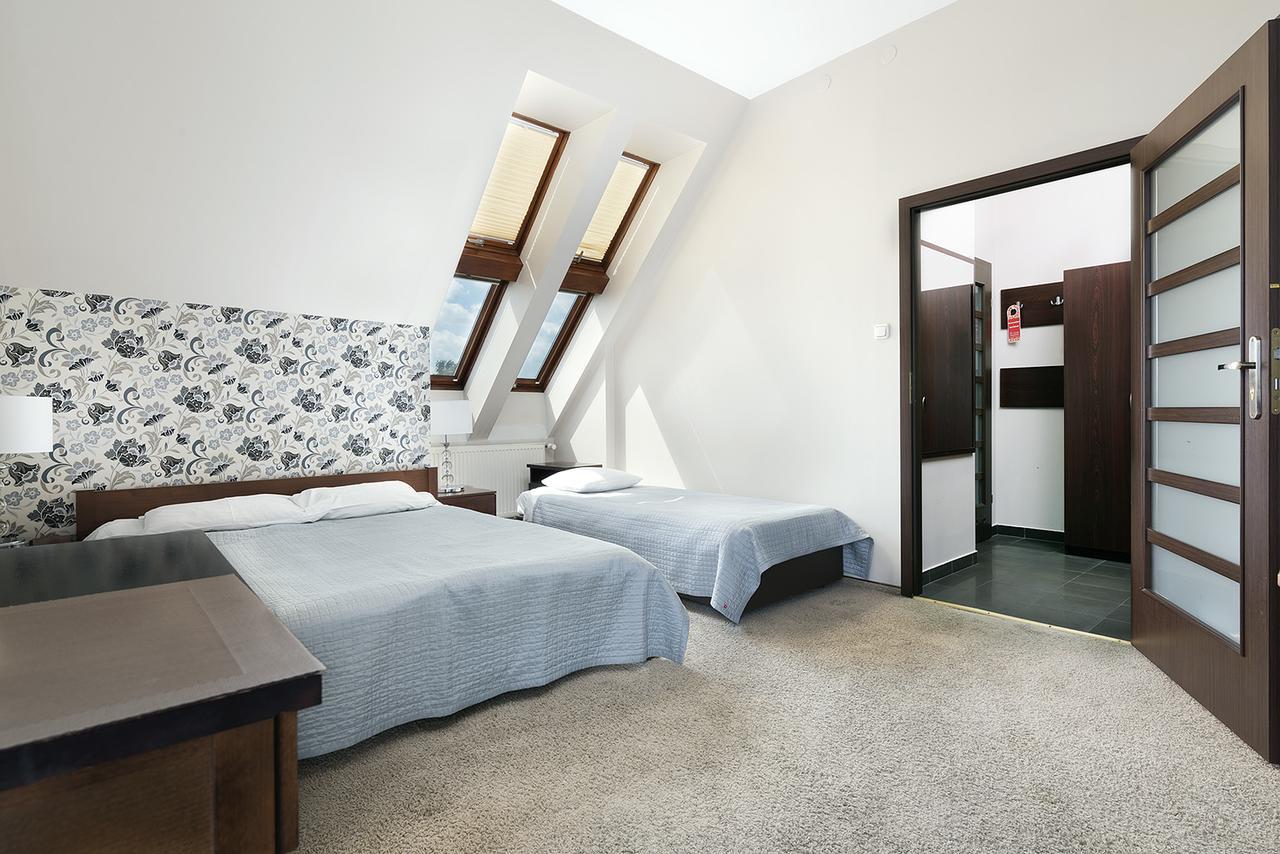 Hotel Pod Kasztanami ลูบลิน ภายนอก รูปภาพ
