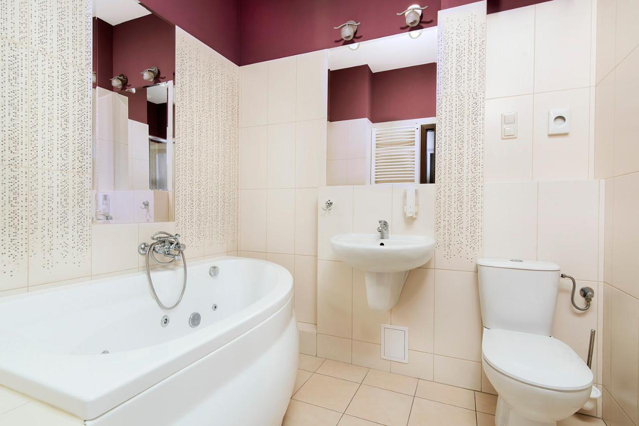 Hotel Pod Kasztanami ลูบลิน ภายนอก รูปภาพ