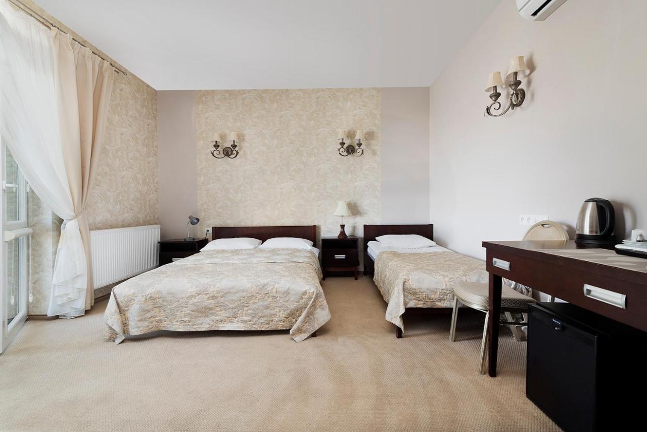 Hotel Pod Kasztanami ลูบลิน ภายนอก รูปภาพ