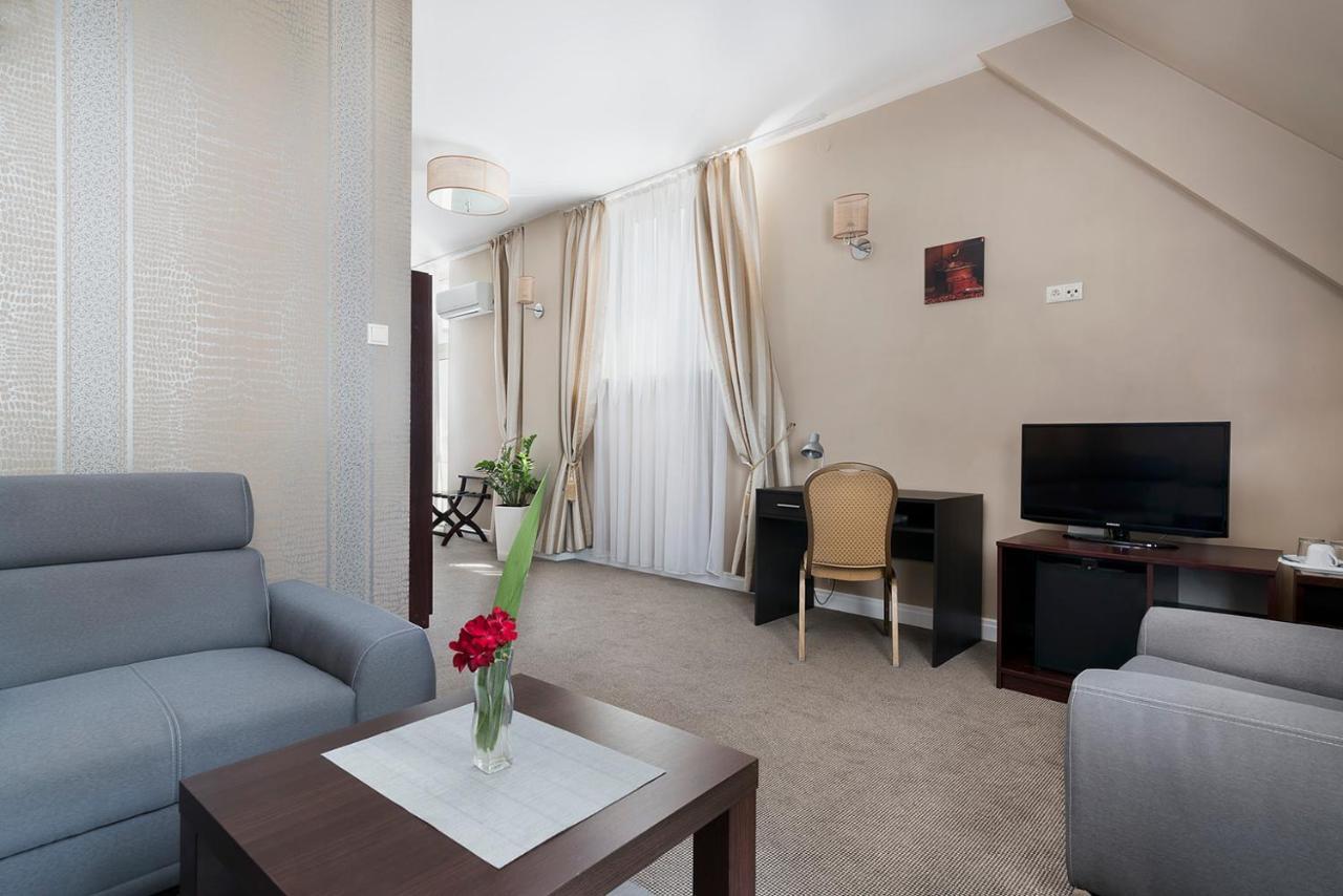 Hotel Pod Kasztanami ลูบลิน ภายนอก รูปภาพ